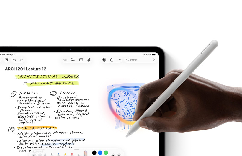 Une main tenant un Apple Pencil dessine un cercle autour d’un croquis dans l’app Notes sur iPad.