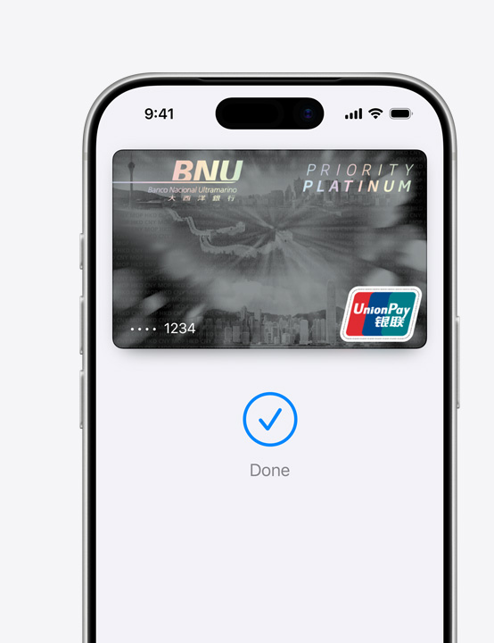 iPhone 螢幕的一部分，顯示正在透過 Apple Pay 使用銀聯信用卡