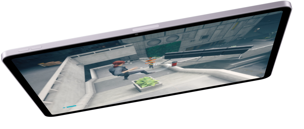 iPad Air na horizontal com a tela mostrando um jogo e outros dois aparelhos iPad Air na parte de baixo