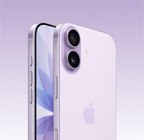 iPhone 17 lavanda mostrato in prospettiva posteriore, sistema di fotocamere Fusion sul pannello in rilievo nella parte superiore, tasto del Controllo fotocamera; e mostrato in prospettiva anteriore, design all-screen, tasto Azione, tasti del volume, tasto laterale